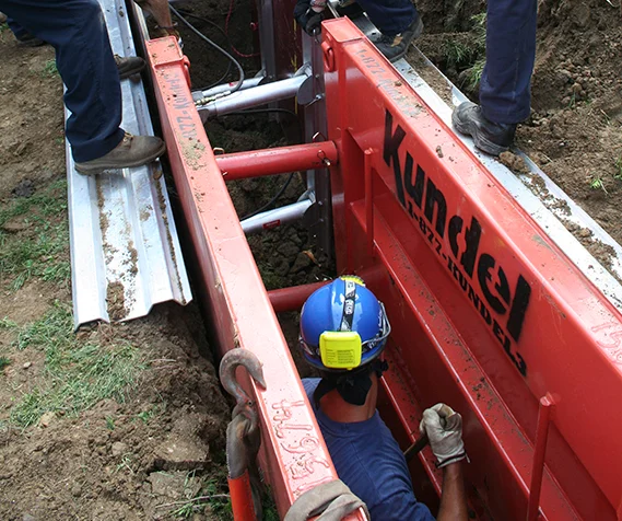 universal stacking trench box system